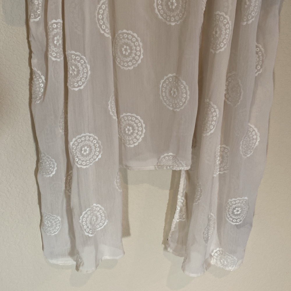 Knox Rose sheer cream kimono. Size S/M. Cute flower pattern. Off-white. - Picture 12 of 16